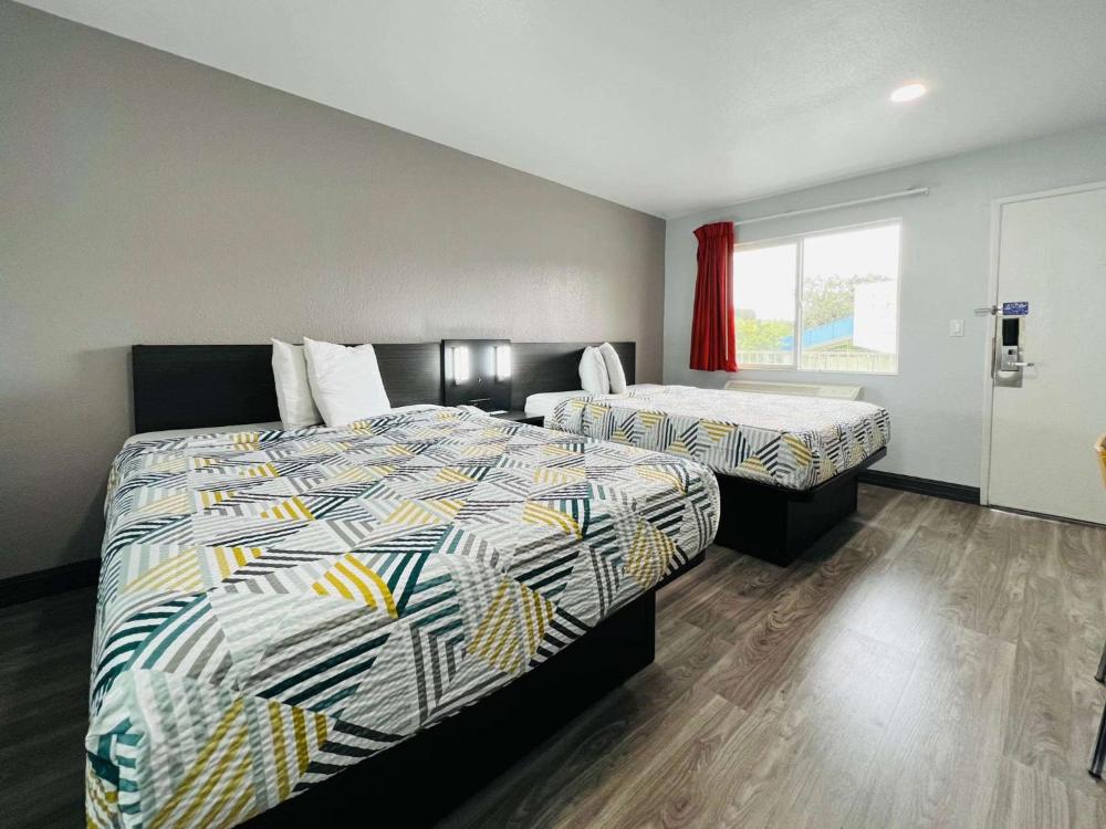 Deluxe Queen Room with Two Queen Beds interior